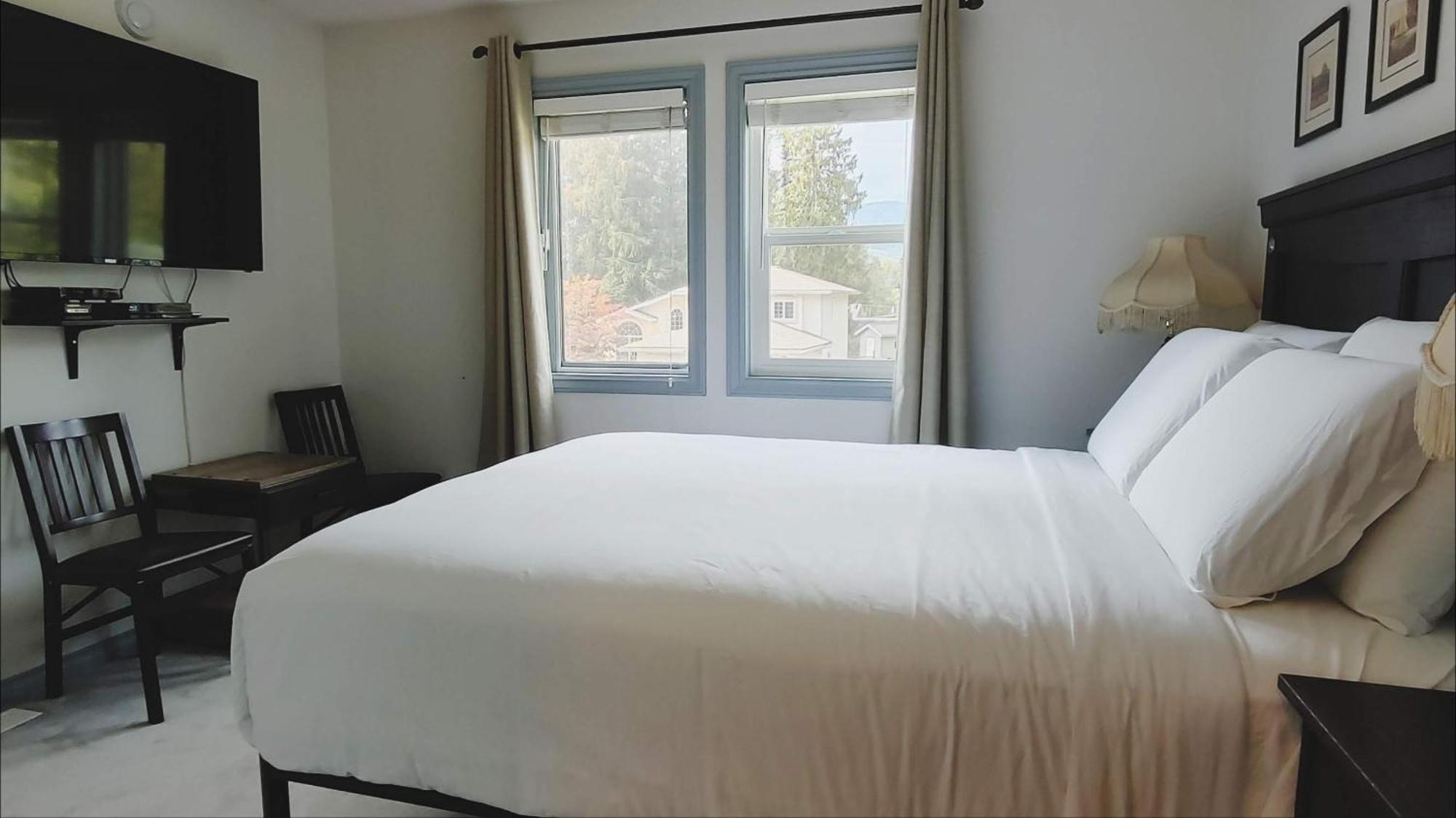 Cornerstone Bed And Breakfast Revelstoke Exterior foto