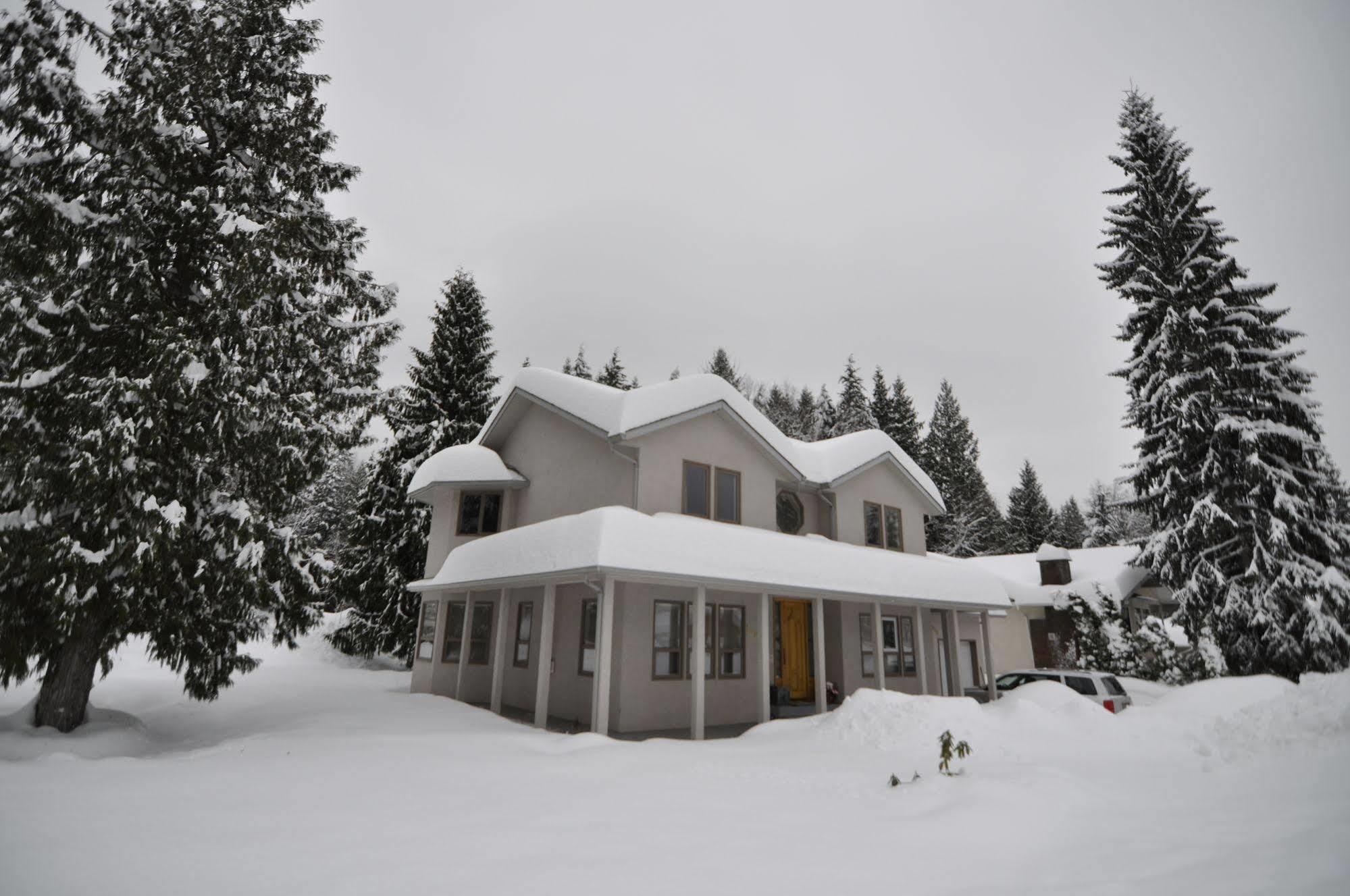 Cornerstone Bed And Breakfast Revelstoke Exterior foto